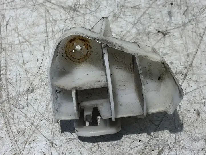 Toyota Yaris (2009 - 2012) 521550D050 Кронштейн заднего бампера — фото 4