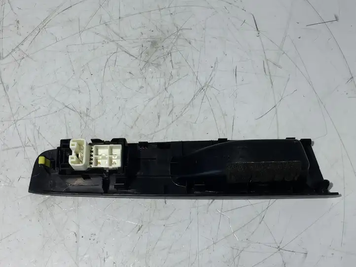Toyota Yaris (2014 - 2019) 742720D400 Блок кнопок стеклоподъемников — фото 3