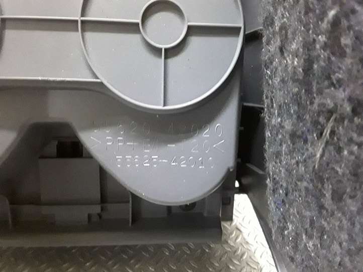 Toyota RAV 4 (XA20) (2000 - 2005)  5562042020 Держатель чашки