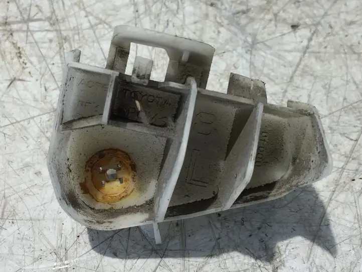 Toyota Yaris (2009 - 2012) 521530D040 Кронштейн заднего бампера — фото 3