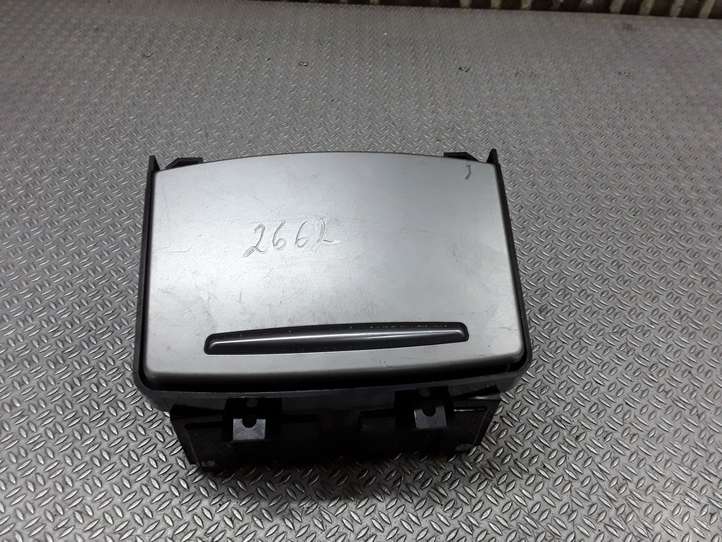 Audi A6 (2004 - 2008)  4F1862533C Держатель чашки