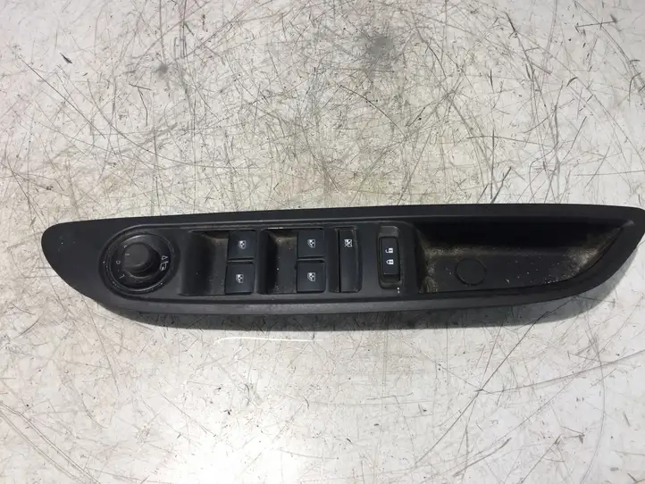 Opel Mokka (2012 - 2016) 95025521 Кнопка стеклоподъемников — фото 1