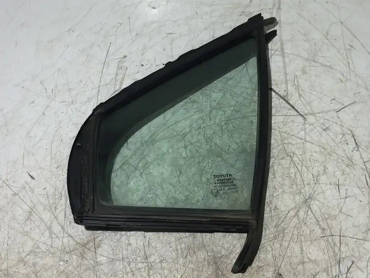 Toyota Yaris (2014 - 2019) 43R00097 Форточка двери — фото 1