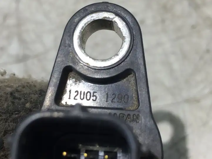 Toyota Yaris (2014 - 2019) 12U051290 Датчик коленвала — фото 2