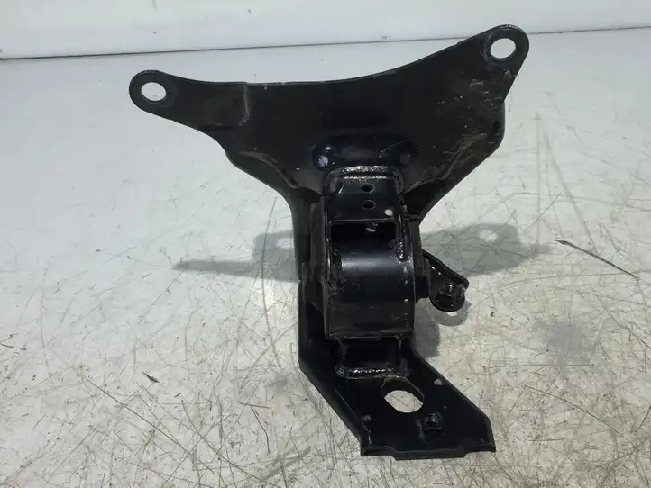 Toyota Yaris (2014 - 2019) Опора двигателя — фото 3