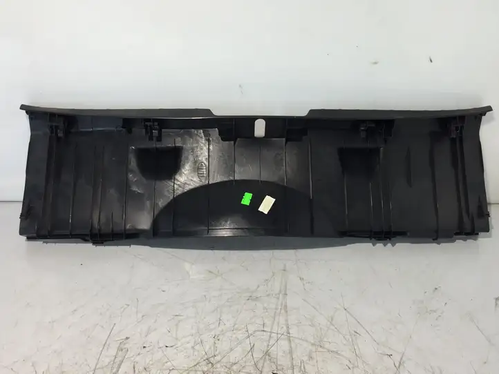 Toyota Yaris (2014 - 2019) 583870D090 Отделка порога багажника — фото 2
