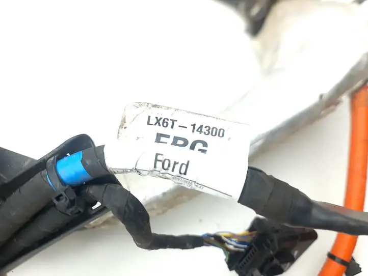 Ford Kuga III (2020 - ) LX6814B322 Плюсовой провод аккумулятора — фото 4
