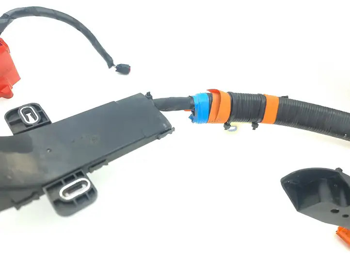 Ford Kuga III (2020 - ) LX6814B322 Плюсовой провод аккумулятора — фото 17