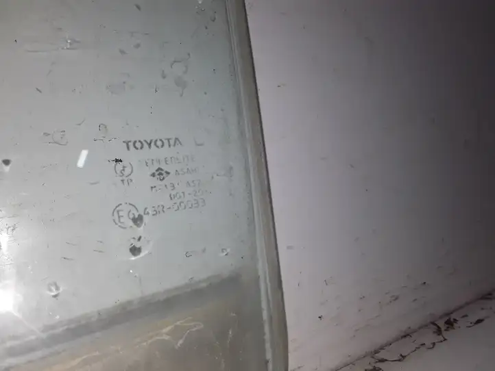 Toyota Avensis Verso (2001 - 2004) 43R00033 Стекло задней двери — фото 2
