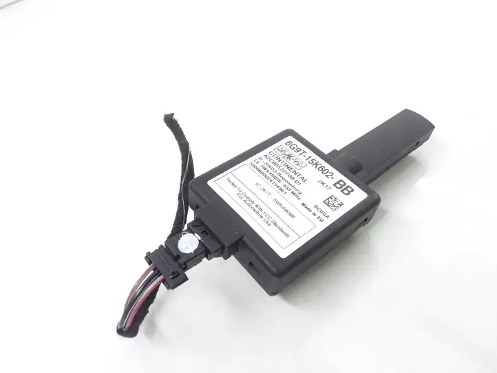 Ford Focus (2011 - 2015) 6G9T15K602BB Усилитель антенны — фото 1