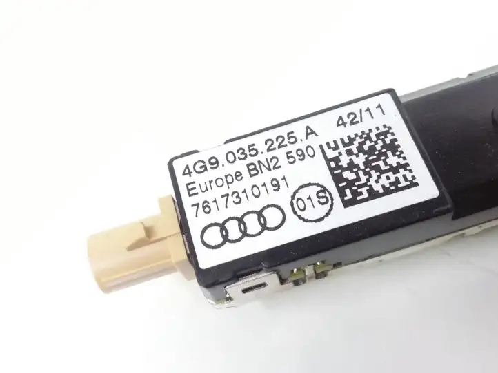 Audi A6 C7 (2011 - 2014) 4G9035225A Усилитель антенны — фото 3