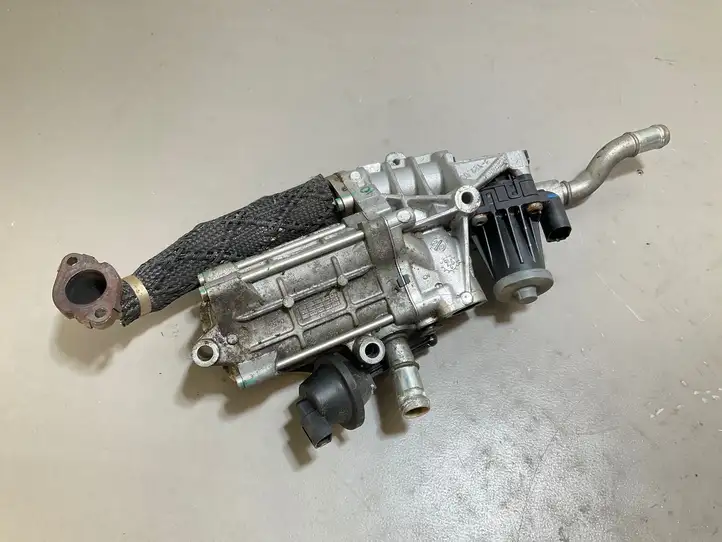 Land Rover Range Rover Sport L494 (2013 - 2017) 9X2Q9U438DA Охладитель клапана EGR — фото 2