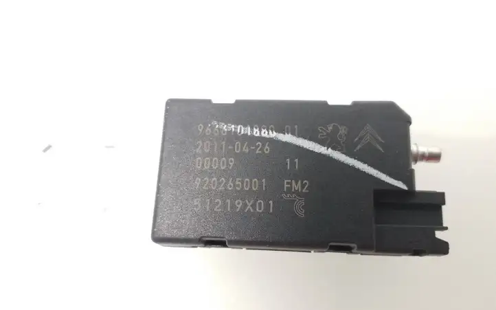 Peugeot 508 (2010 - 2014)  9666101880 Усилитель антенны