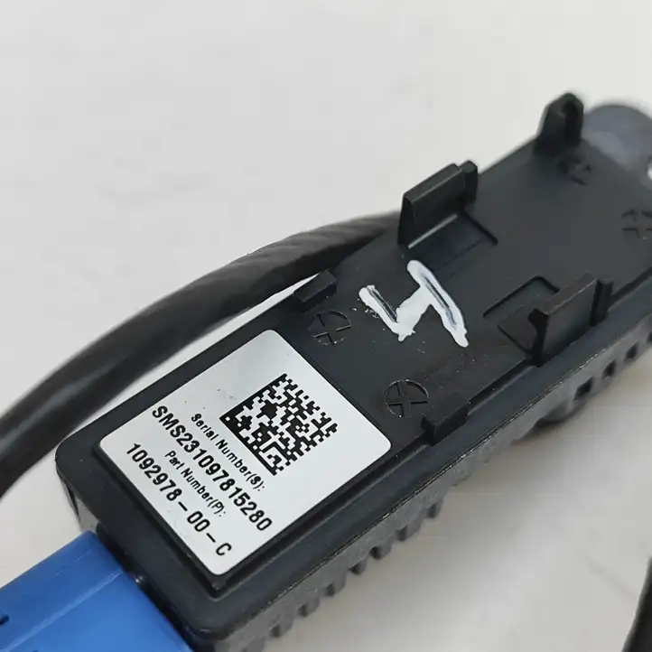 Tesla Model Y (2019 - 2024)  109297800C Боковая камера в крыле