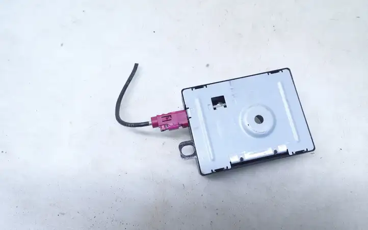 BMW 1 F20 F21 (2011 - 2019)  9230911 Усилитель антенны