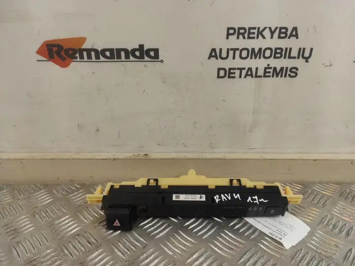 Toyota RAV 4 (XA40) (2012 - 2018) 8395042230 Включатель надувной подушки для пассажира — фото 1