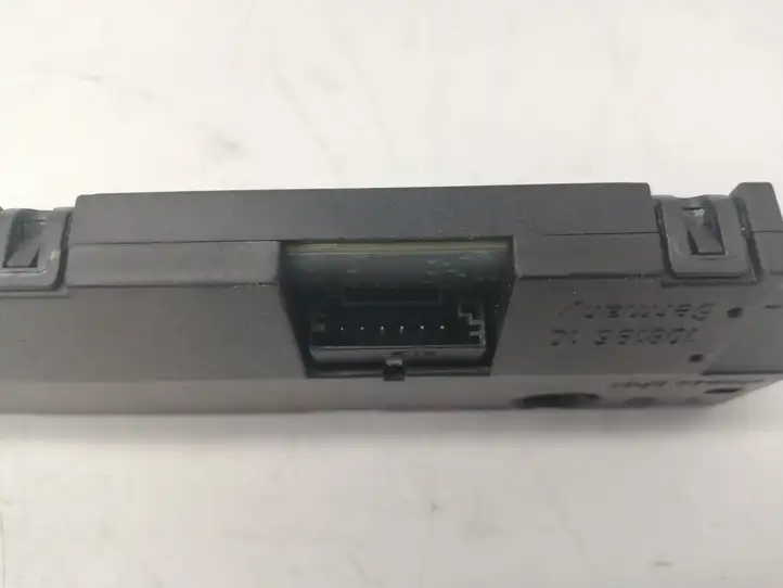 BMW 5 F10 F11 (2009 - 2016)  9276036 Усилитель антенны