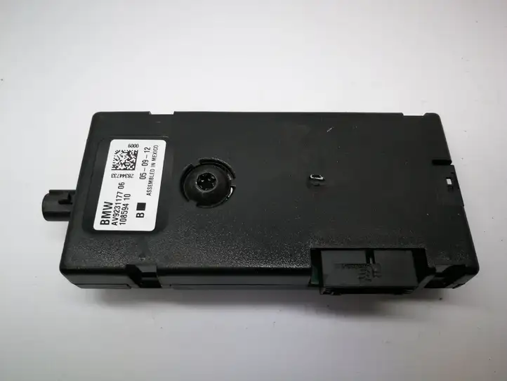BMW 3 F30 F35 F31 (2012 - 2018) 10859410 Усилитель антенны — фото 2