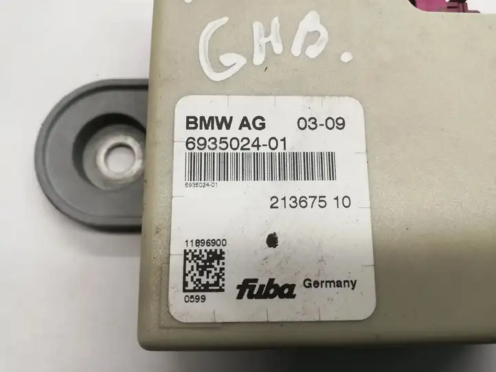 BMW 3 E90 E91 (2005 - 2012) 6935024 Усилитель антенны — фото 2