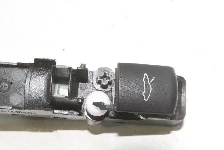 Porsche Boxster 987 (2005 - 2012) 99761310502 Кнопка закрытия багажника — фото 2