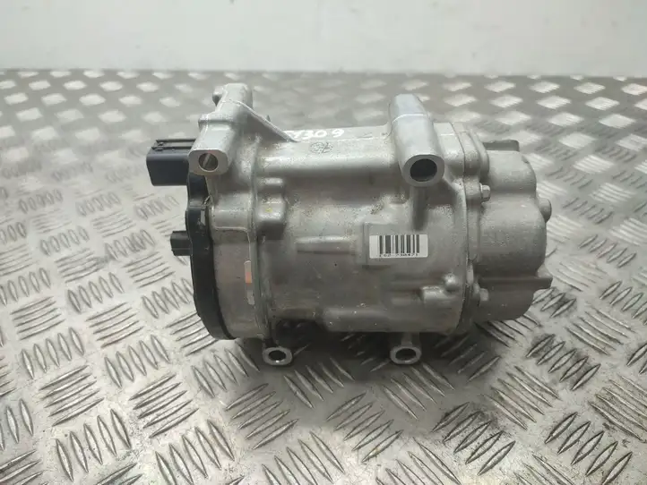 Toyota Yaris (2014 - 2019) 0424000740 Компрессор (насос) кондиционера воздуха — фото 1