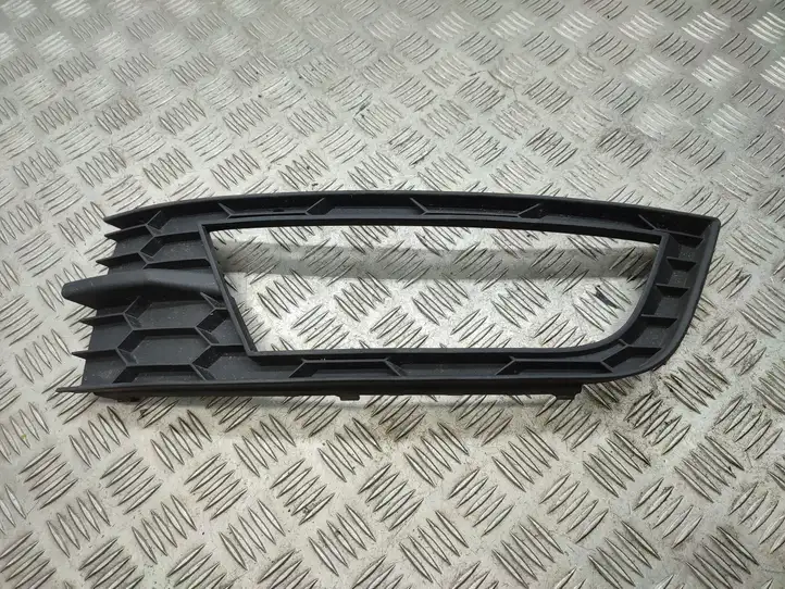 Skoda Octavia Mk3 (5E) (2013 - 2019) 5E0807681 Решетка противотуманной фары — фото 1