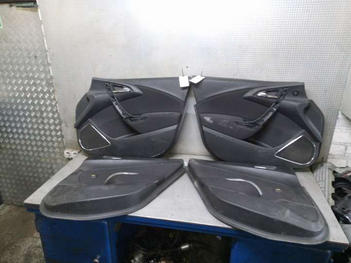 Opel Astra (2009 - 2012)   Комплект отделки дверей