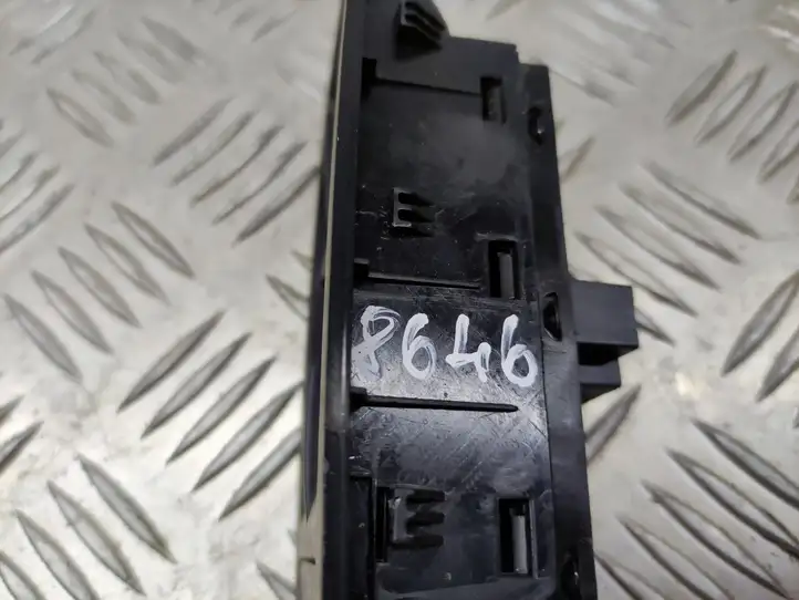 Skoda Octavia Mk3 (5E) (2013 - 2019) 5E0959857A Блок кнопок стеклоподъемников — фото 3