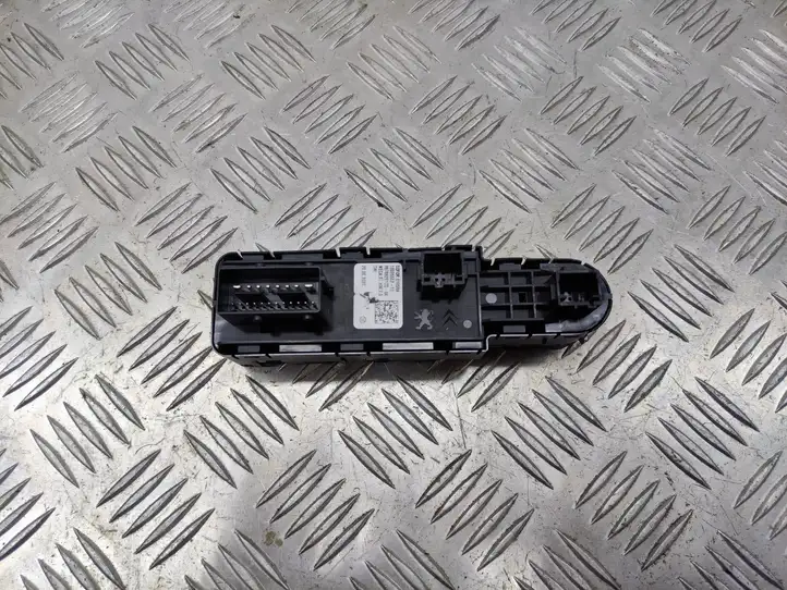 Opel Crossland X (2020 - ) 10025552 Блок кнопок стеклоподъемников — фото 2