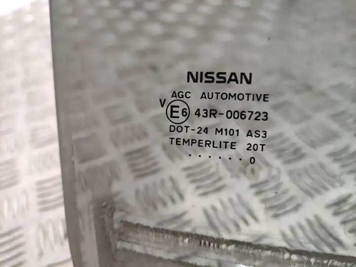 Nissan Qashqai (2010 - 2013) Стекло задней двери — фото 2