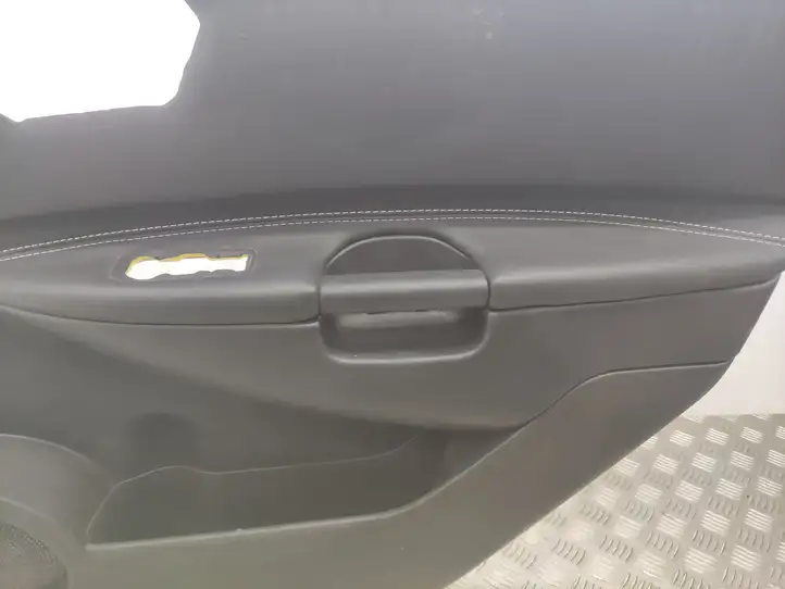Nissan Qashqai (2010 - 2013) Обшивка задней двери — фото 2