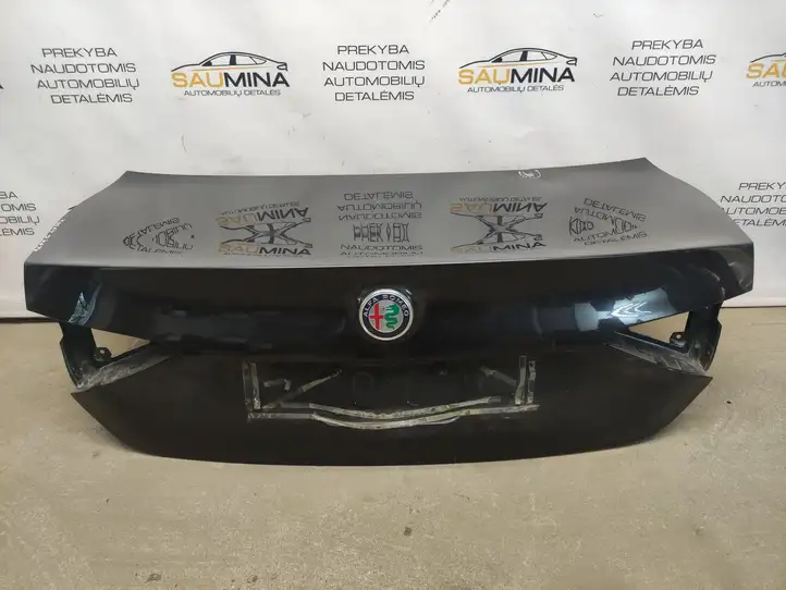 Alfa Romeo Giulia (2016 - ) Крышка багажника — фото 1