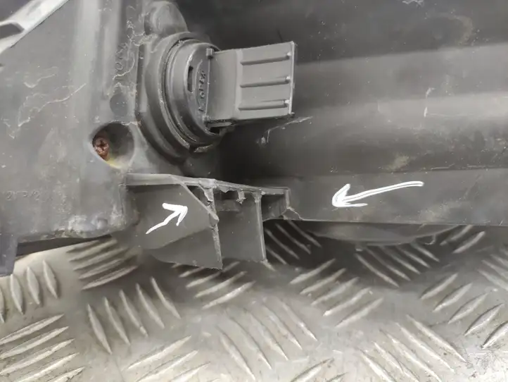 Kia Sportage (2010 - 2014) 921023U290 Передняя фара — фото 3