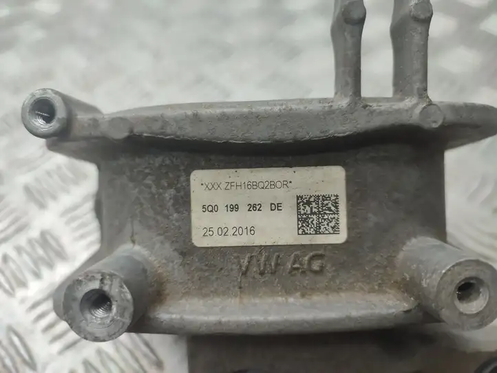Skoda Octavia Mk3 (5E) (2013 - 2019) 5Q0199262DE Опора двигателя — фото 5
