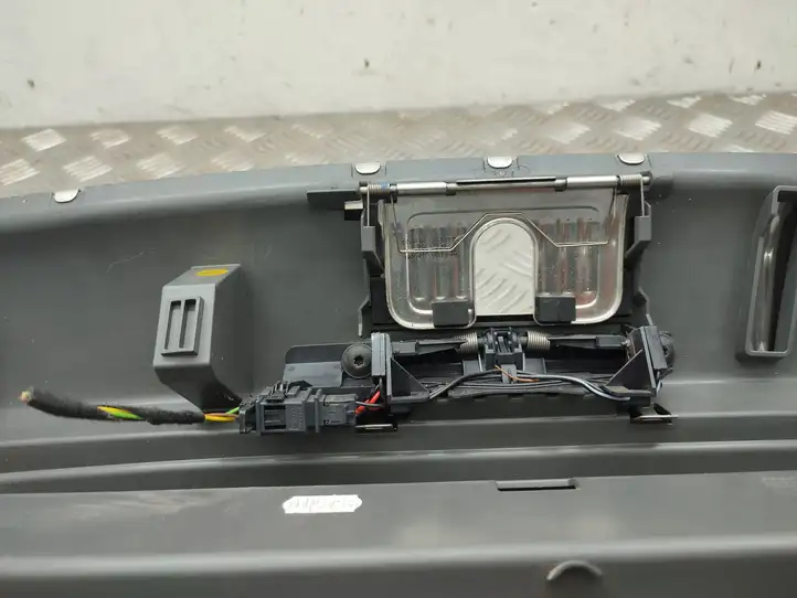 Audi Q5 SQ5 (2008 - 2012) 8R0864513C Отделка порога багажника — фото 4