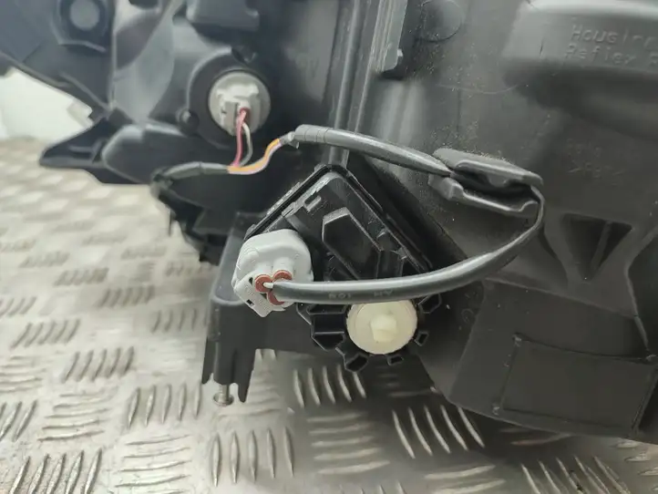 Toyota RAV 4 (XA50) (2018 - ) Передняя фара — фото 3