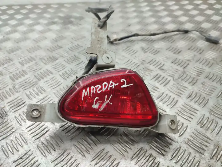 Mazda 2 (2010 - 2014) Задняя противотуманная фара — фото 1