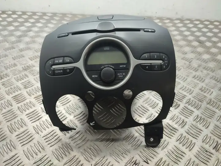 Mazda 2 (2010 - 2014) DF7466AR0 Магнитола / мультимедийная система — фото 1