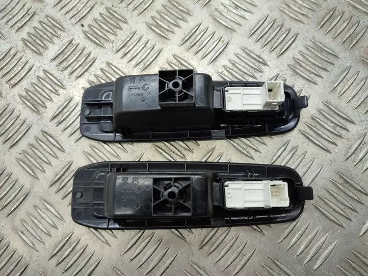 Peugeot 308 (2013 - 2021) 96762292ZD Блок кнопок стеклоподъемников — фото 2