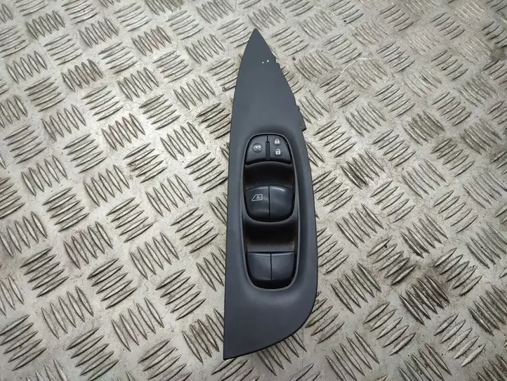 Nissan X-Trail T32 (2014 - 2021) Блок кнопок стеклоподъемников — фото 1
