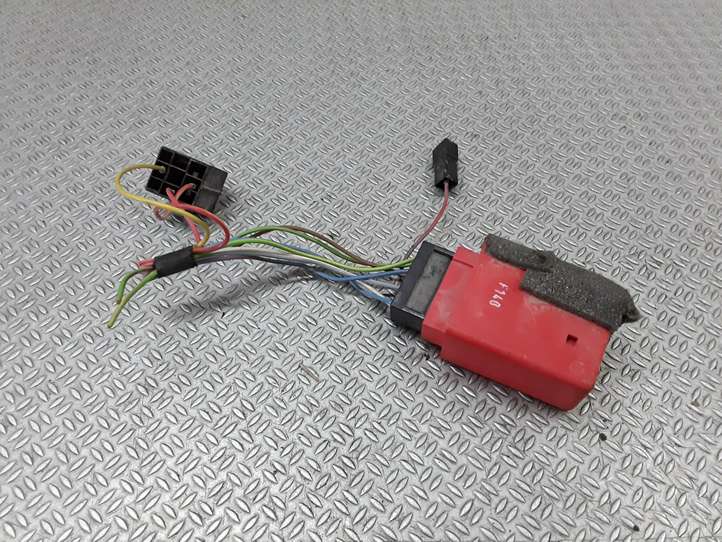 Toyota RAV 4 (XA20) (2000 - 2005)  E1021475 Блок управления крюка для прицепа