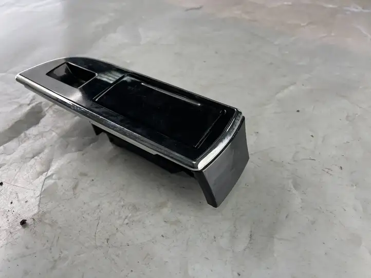 Jaguar XJ X351 (2009 - 2019) AW9314B442A Дверная пепельница — фото 3