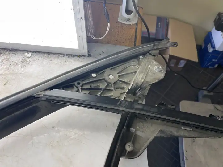 Audi A8 S8 D3 4E (2005 - 2007) SK319772 Рамка стекла передней двери — фото 4