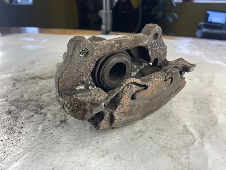 Opel Vectra C (2002 - 2005) Тормозной суппорт передний — фото 3