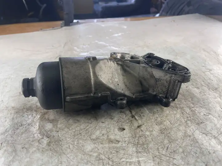 Ford Fiesta (2000 - 2005) 9656969880 Кронштейн масляного фильтра — фото 2