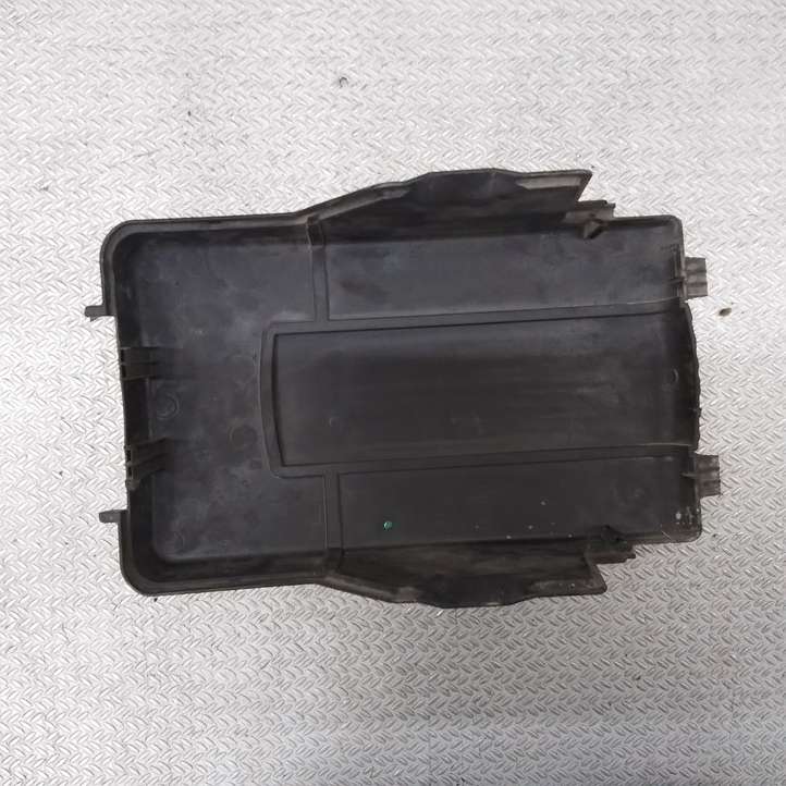 Volkswagen PASSAT B6 (2005 - 2010)  1KO915443C Крышка ящика аккумулятора