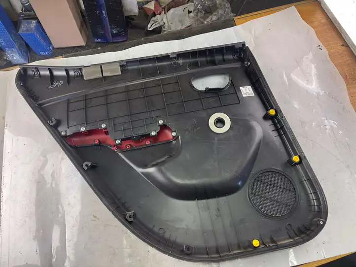 Hyundai i10 (2007 - 2012) Обшивка задней двери — фото 3