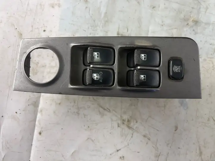 Hyundai Matrix (2001 - 2005) 9357017100yn Кнопка стеклоподъемников — фото 1