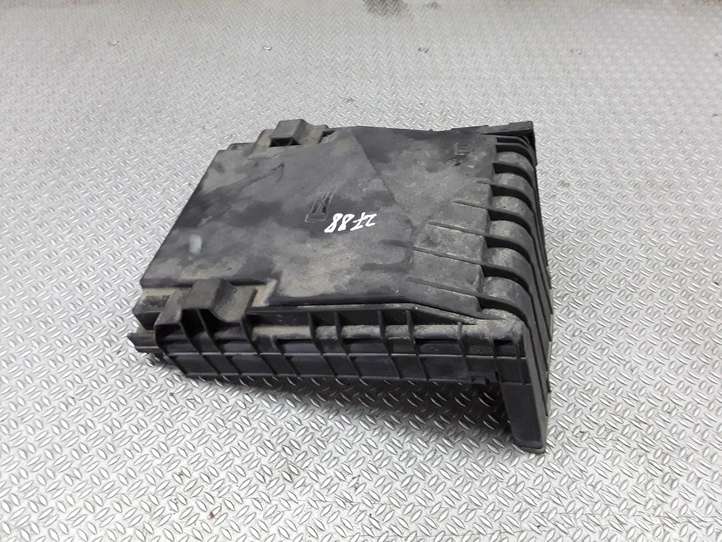 Volkswagen Golf Plus (2004 - 2008)  1K0937132F Крышка ящика предохранителей