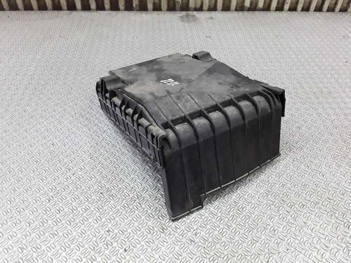 Volkswagen Golf Plus (2004 - 2008)  1K0937132F Крышка ящика предохранителей